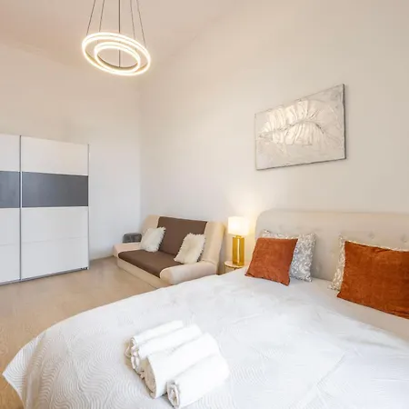 Cozy & Next To The Basilica * Budapest