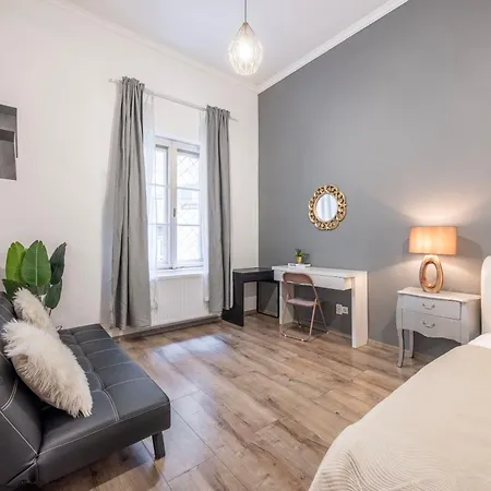 Cozy & Next To The Basilica Budapest