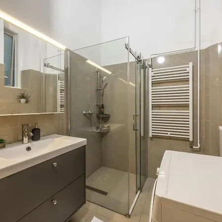 Cozy & Next To The Basilica Budapest