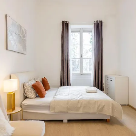 Cozy & Next To The Basilica Apartment *