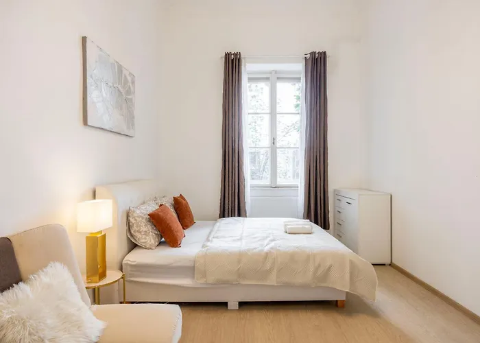 Cozy & Next To The Basilica Apartment *